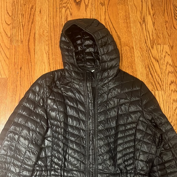 The North Face Woman’s Black Puffer Jacket Size XL - Picture 2 of 5